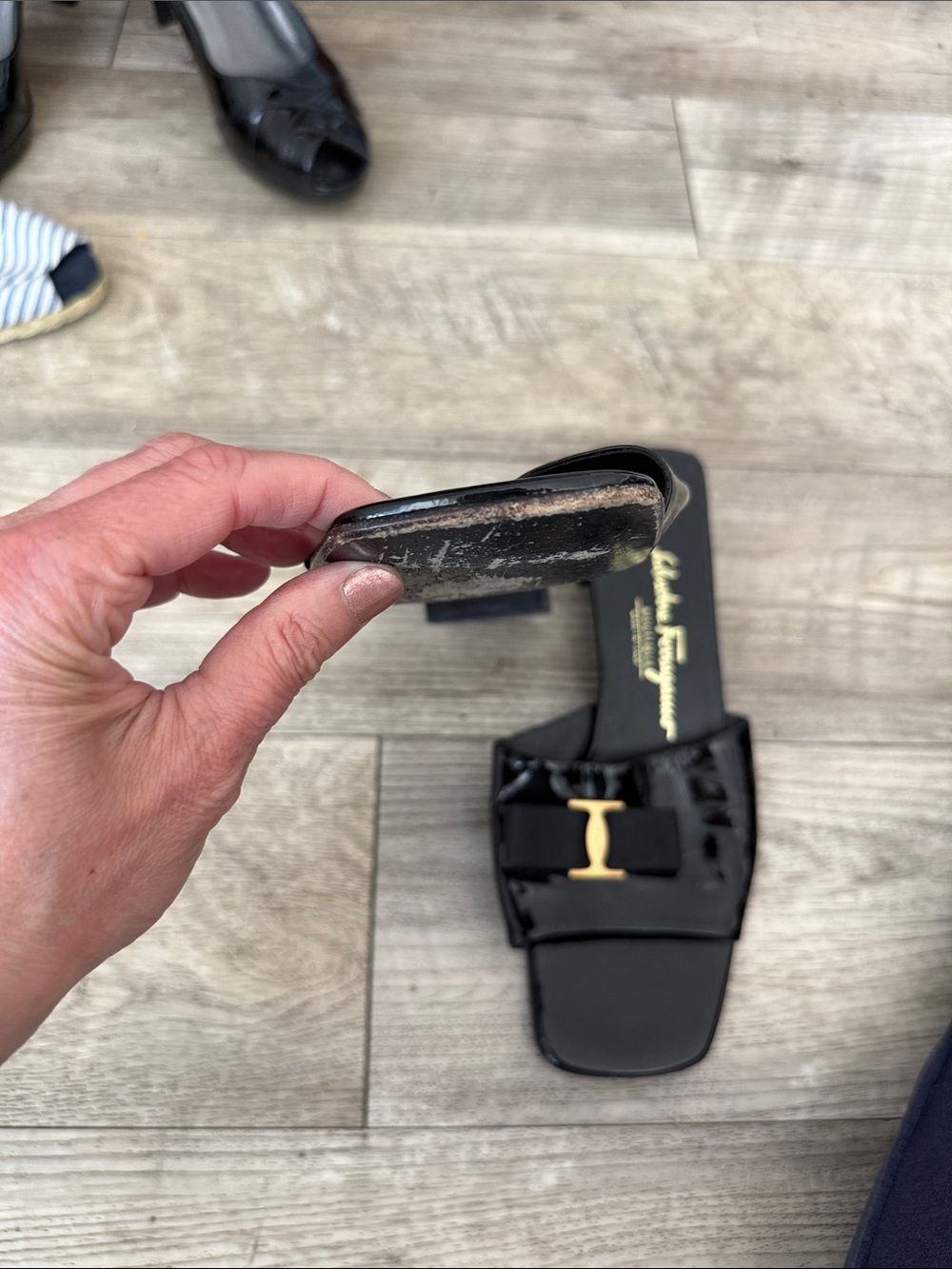 Salvatore Ferragamo Black Patent Leather Slide heels with bow and Gold Logo - Picture 3 of 7